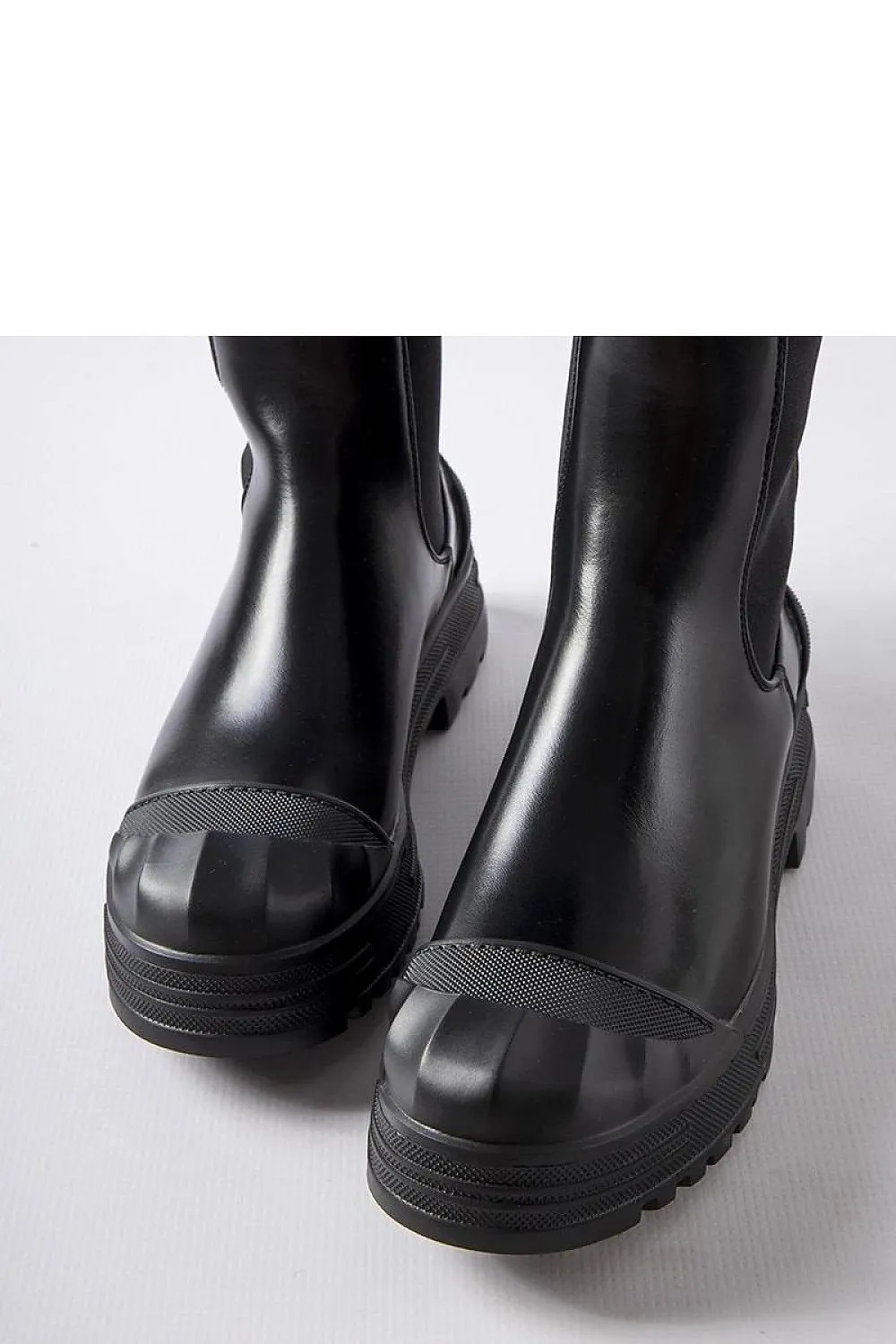 Black insulated massive Albanese ankle boots